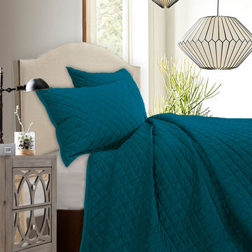 charcoal textured quilt in a farmhouse contemporary bedroom setting