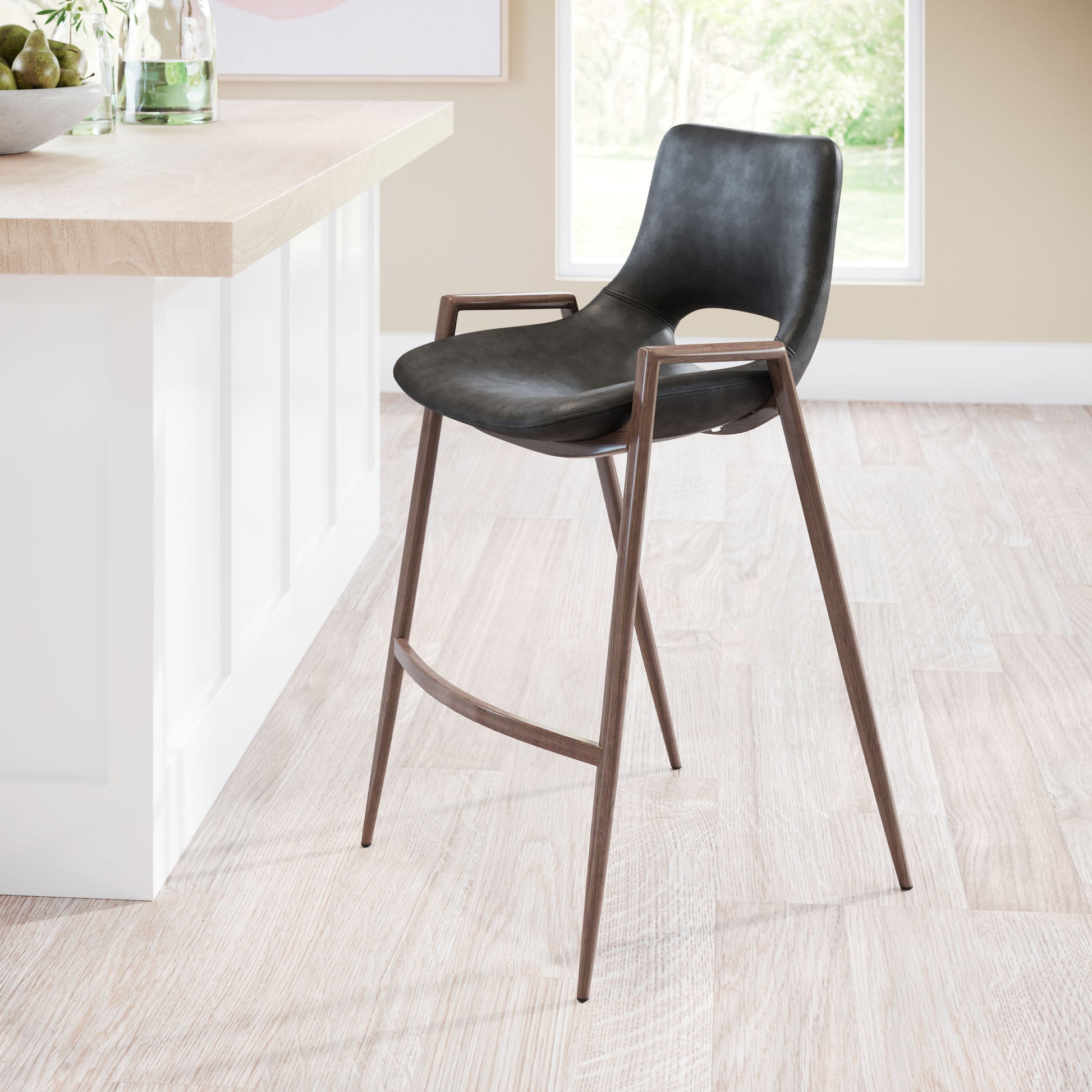earth-toned fabric home dŽcor piece in a classic entryway setting